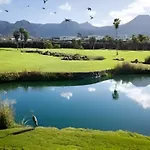 Appartement -'ღ'- Couples' Paradise. Insta-worthy Ocean Views. *